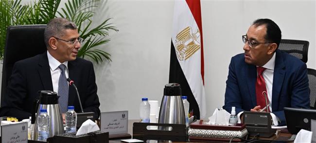 مدبولي يتابع مع الرئيس التنفيذي لوكالة الفضاء المصرية عددًا من ملفات العمل