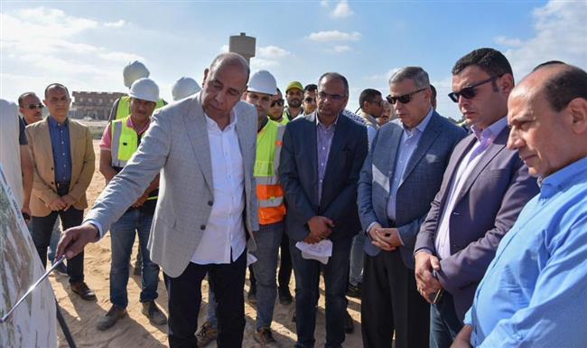 وزير الإسكان و محافظ الإسكندرية يتفقدان مشروع إنشاء القوس الغربي