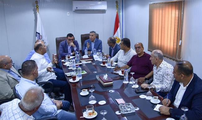 وزير الإسكان ومحافظ الإسكندرية يستعرضان مشروعات الجهاز المركزي للتعمير