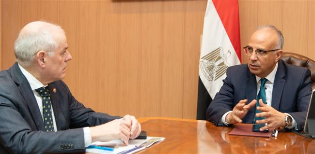 وزير الري والسفير الأسترالي يبحثان تعزيز التعاون في مجال الموارد المائية