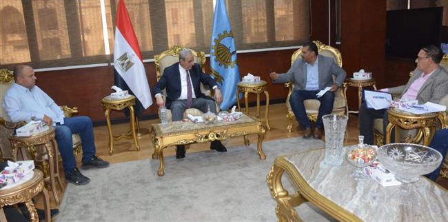 محافظ الغربية يناقش مشروعات مياه الشرب والصرف الصحي بالمحافظة