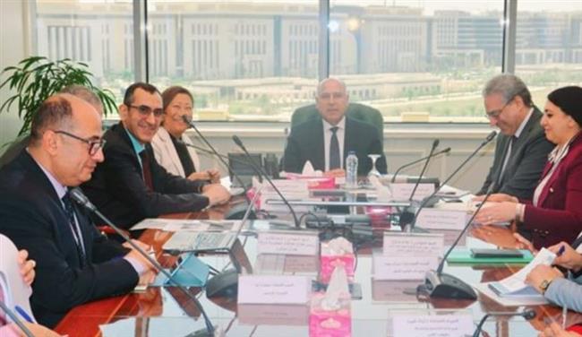 وزير الصناعة يبحث مع "جنرال موتورز" مشروعات الشركة والإشراف على "مركز تدريب مهني"