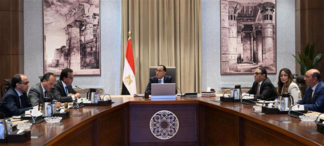 رئيس الوزراء يستعرض أبرز محاور المشروع القومي للتنمية البشرية "بداية"