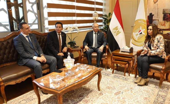 وزيرة التنمية المحلية تستقبل وفد من الهيئة العليا لحزب "حماة الوطن"