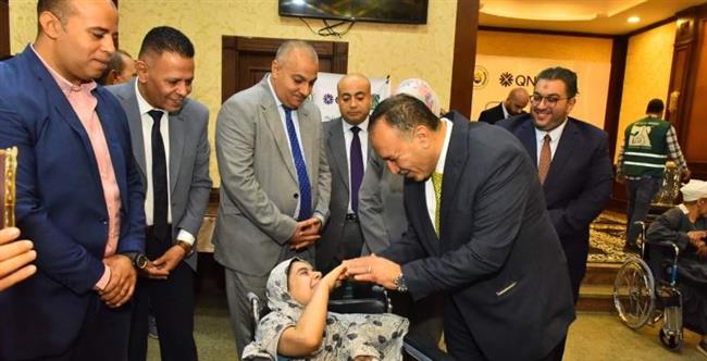 "تضامن أسيوط" تسلم عددا من المعينات الحركية والسمعية لذوي الإعاقة 