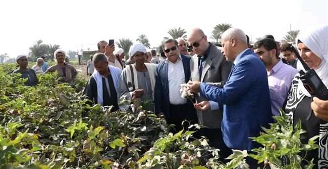 محافظ بني سويف يفتتح موسم جني القطن بمركز ناصر
