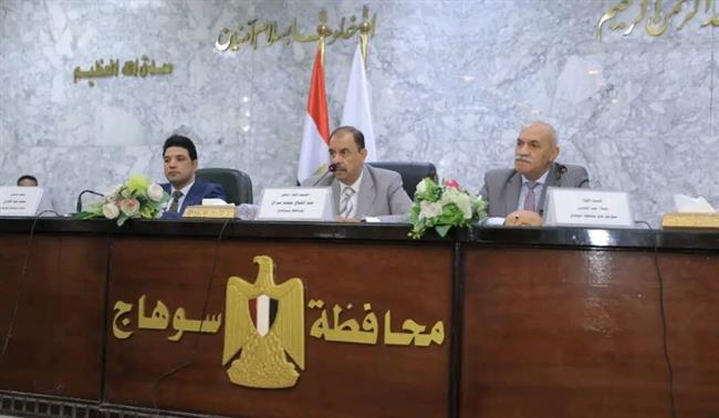محافظ سوهاج يترأس الاجتماع الدوري مع القيادات التنفيذية