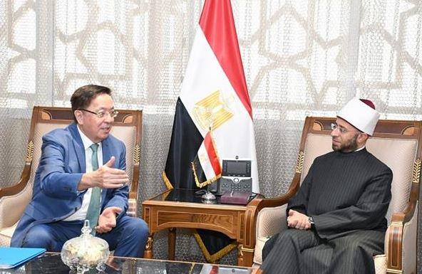 وزير الأوقاف يبحث مع سفير كازاخستان بالقاهرة أوجه التعاون المشترك