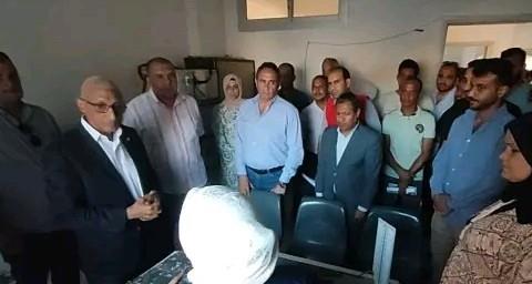 محافظ شمال سيناء يزور قرية الجفجافة ويلتقي المواطنين 