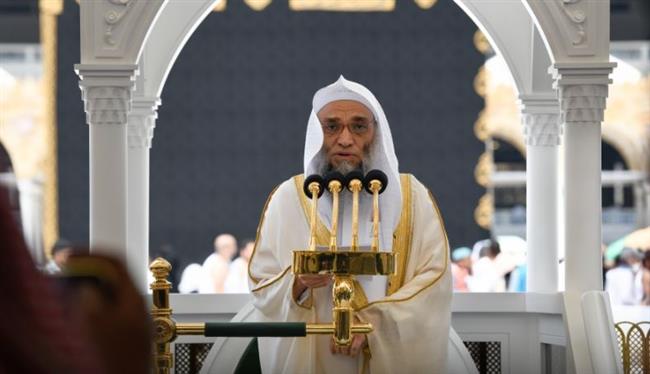 لماذا خلق الله في عباده الضحك والبكاء ؟.. خطيب المسجد الحرام يوضح