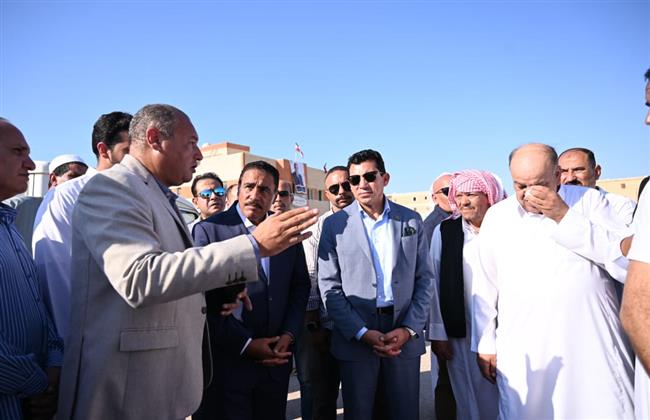 وزير الشباب والرياضة ومحافظ مطروح يقومان بجولة تفقدية بمركز شباب ونادي الحمام