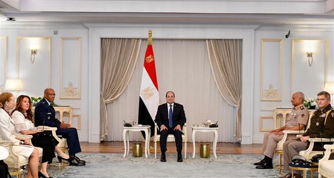 السيسي ورئيس هيئة الأركان المشتركة الأمريكية يناقشان تطورات الشرق الأوسط