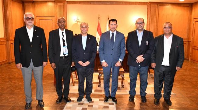 وزير الرياضة يلتقي رئيس الاتحاد الدولي لألعاب الماء