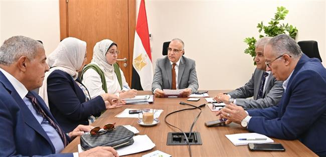 وزير الري يناقش مع أعضاء النواب طلبات المواطنين 