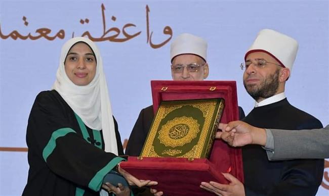 وزير الأوقاف يُكرِّم عددًا من الشخصيات المؤثرة في المجتمع