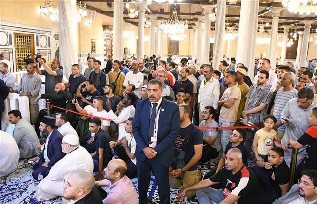 ضيوف مؤتمر الأعلى للشئون الإسلامية يشهدون ختم القرآن من مسجد الحسين