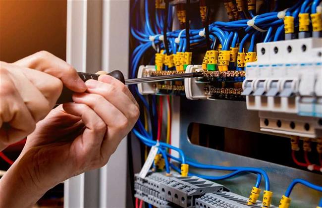  الحكومة تحذر: هذه العقوبة تنتظر سارقي الكهرباء