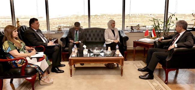 وزير السياحة يلتقي سفيرة البحرين 