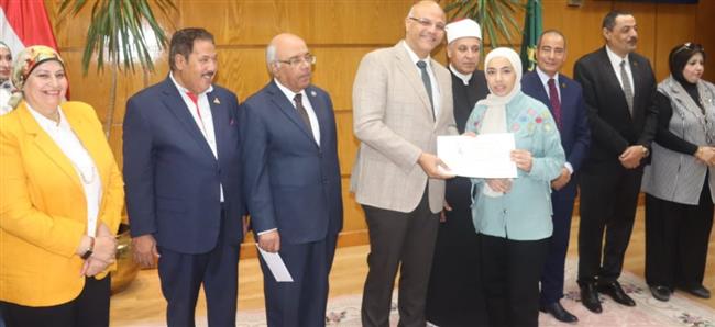 محافظ القليوبية يشهد حفل تكريم أوائل الشهادات العامة والأزهرية 