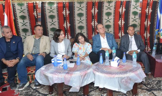 محافظ البحيرة تلتقي عدد من الأهالي والمواطنين بـ وادي النطرون