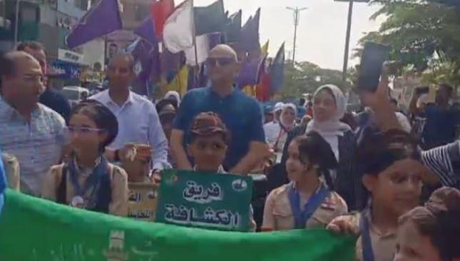 محافظ القليوبية يشهد مسيرة شبابية احتفالاً بالعيد القومي للمحافظة.. صور 