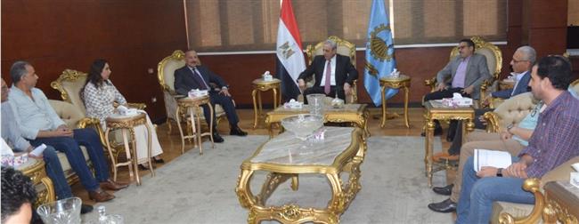 محافظ الغربية يبحث مع وفد "المصرية للاتصالات" تنفيذ مشروعات البنية التحتية