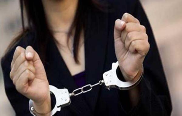 ضبط سيدة تصور فيديوهات خادشة للحياء وتبثها عبر السوشيال ميديا