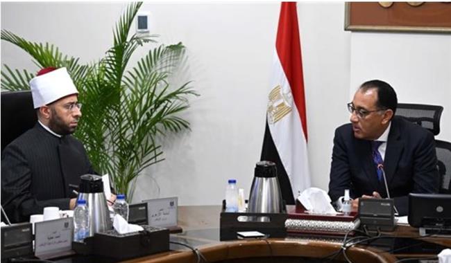 رئيس الوزراء يستعرض عددا من المشروعات الاستثمارية لهيئة الأوقاف