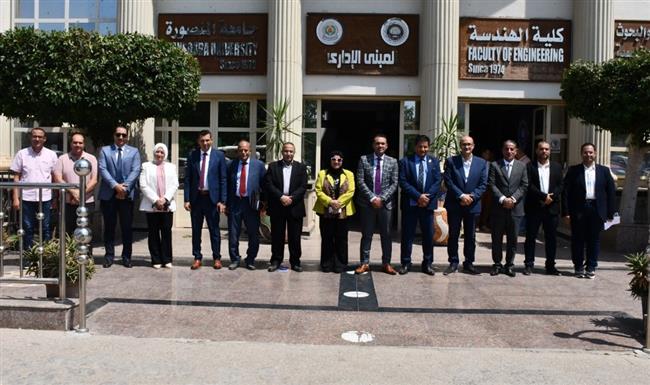 "شريف خاطر" يستقبل لجنة تقييم أفضل جامعة صديقة للبيئة