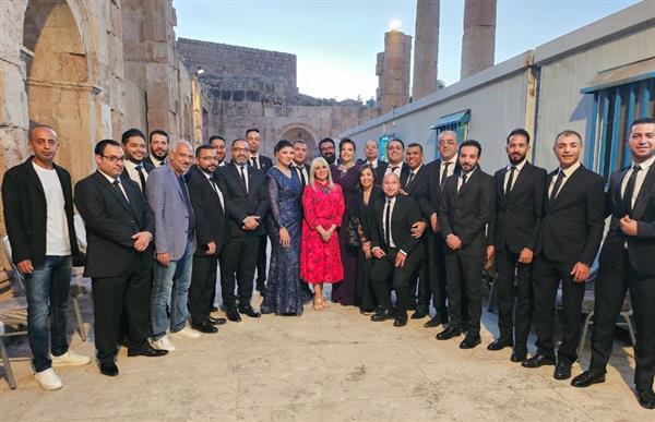 ​وزيرة الثقافة الاردنية تكرم رئيس دار الاوبرا في مهرجان جرش الدولي