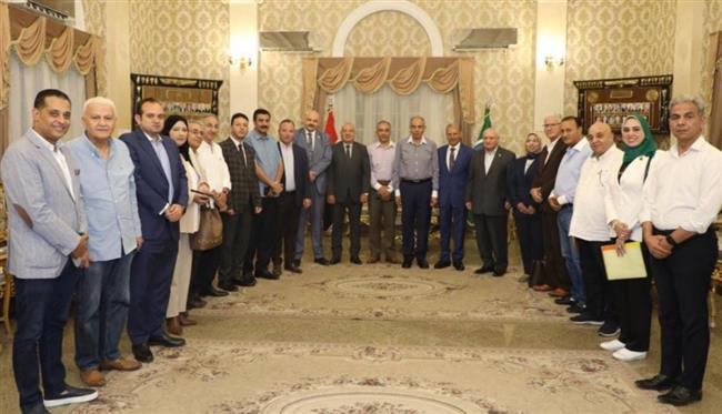 محافظ المنيا لنواب البرلمان : ملتزمون بتطوير الصناعة