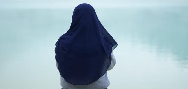 ما هي مواصفات وشروط اللباس الشرعي للرجل والمرأة؟