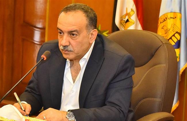 أسيوط ..صيانة وتركيب كشافات جديدة لرفع كفاءة منظومة الانارة بالقوصية و أبوتيج