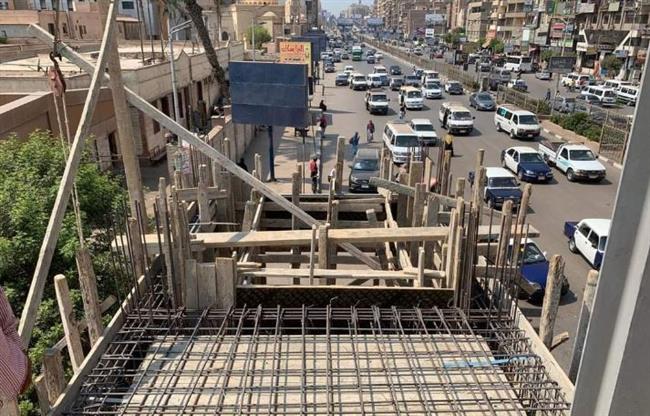 محافظ الغربية يتابع استمرار الأعمال بكوبري مشاة شارع البحر بطنطا