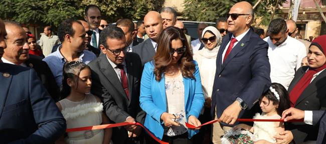 وزيرة التنمية المحلية ومحافظ القليوبية يفتتحان السوق الحضارى بالقناطر