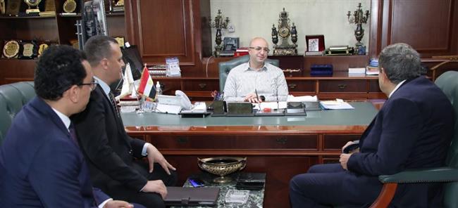 محافظ بني سويف يبحث سبل التعاون مع مجموعة فريدال للزيوت العطرية