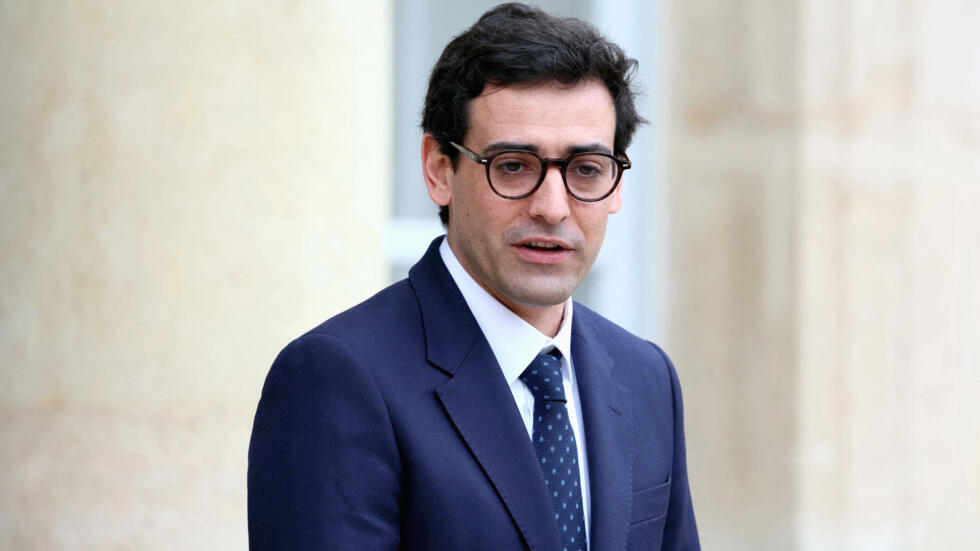 وزير الخارجية الفرنسي: رحلات جوية مباشرة وترانزيت مع لبنان لا تزال متاحة