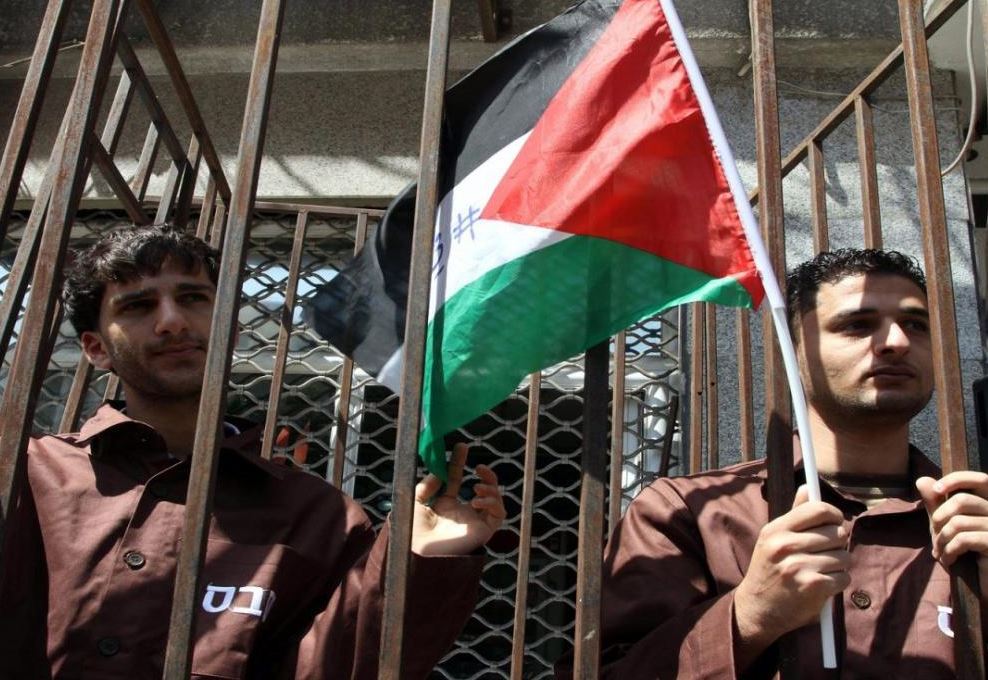 فلسطين.. 9900 أسير في سجون الاحتلال