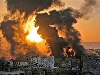 إعلام فلسطيني: قصف مدفعي عنيف للاحتلال شمال مخيمي البريج والنصيرات