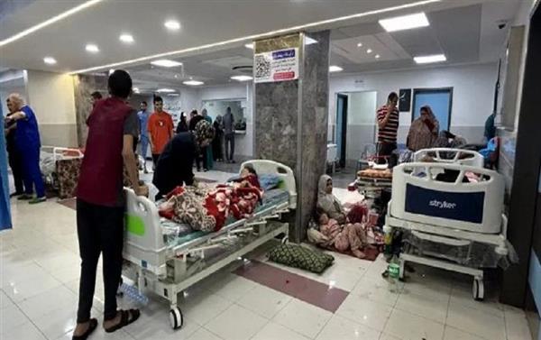 4 شهداء باستهداف الاحتـلال الإسرائيلي خيام في مستشفى شهداء الأقصى وسط قطاع غزة