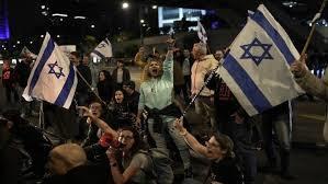 الشرطة الإسرائيلية تعتقل 3 محتجين في مظاهرة تل أبيب