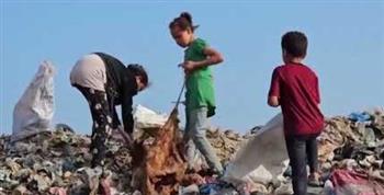   "تلوث المياه وانتشار القمامة".. أوضاع صحية ومعيشية خطيرة في مخيم المواصي بخان يونس