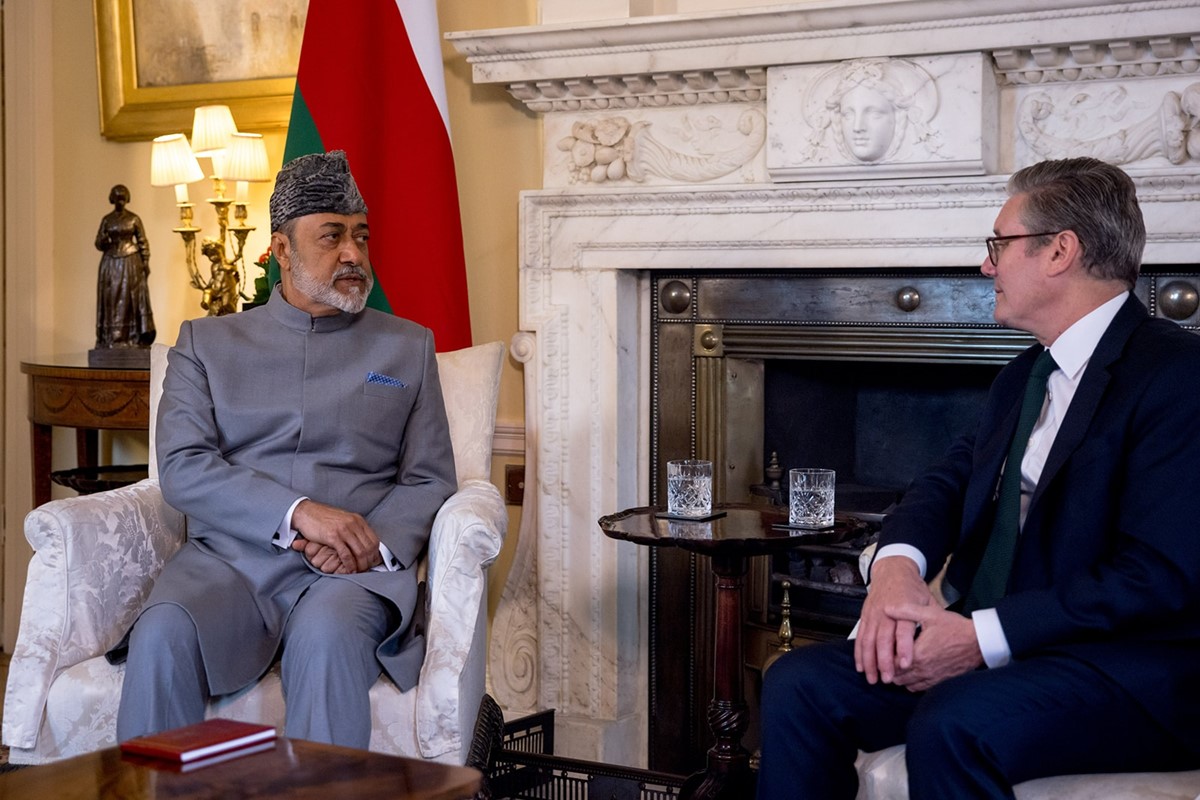 سلطنة عمان وبريطانيا تبحثان تعزيز العلاقات الثنائية