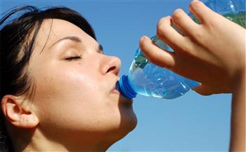   هل يؤثر شرب المياه من الزجاجات البلاستيكية على ضغط الدم؟