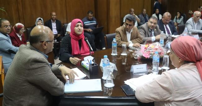 محافظ القليوبية يستمع إلى مشكلات أهالي 3 مدن 