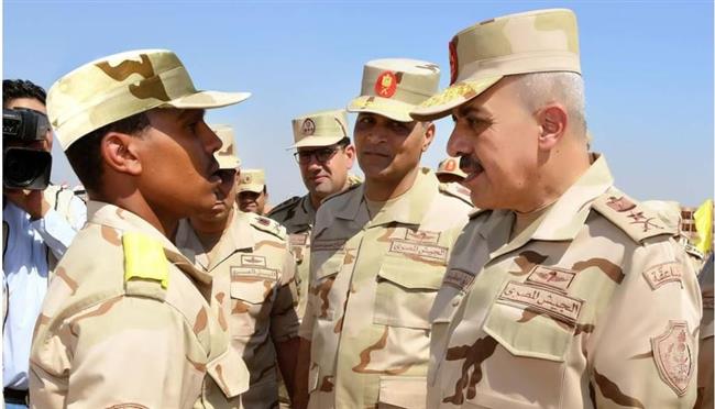 الفريق أحمد خليفة يتفقد إحدى وحدات التدريب الأساسى لإعداد وتأهيل المجندين 