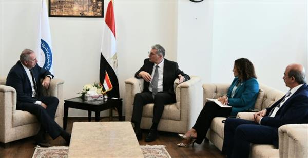 مباحثات مشتركة بين البترول وشركة فالكو الأمريكية