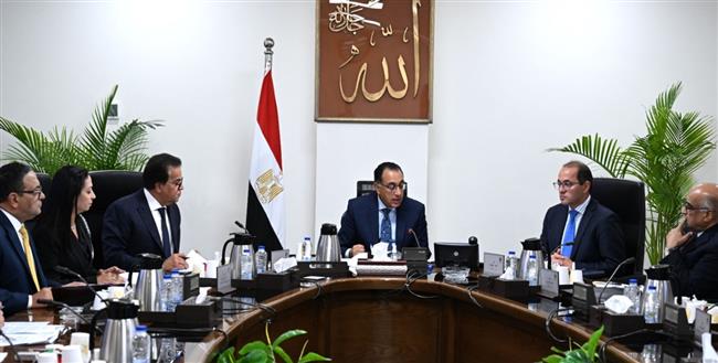 رئيس الوزراء يناقش سبل حوكمة منظومة استيراد سيارات ذوي الهمم