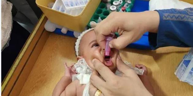انطلاق حملة التطعيم ضد "شلل الأطفال" في مستشفى شهداء الأقصى بدير البلح في غزة