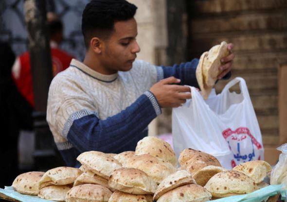 رغيف العيش حائر بين المواطن و وزارة التموين